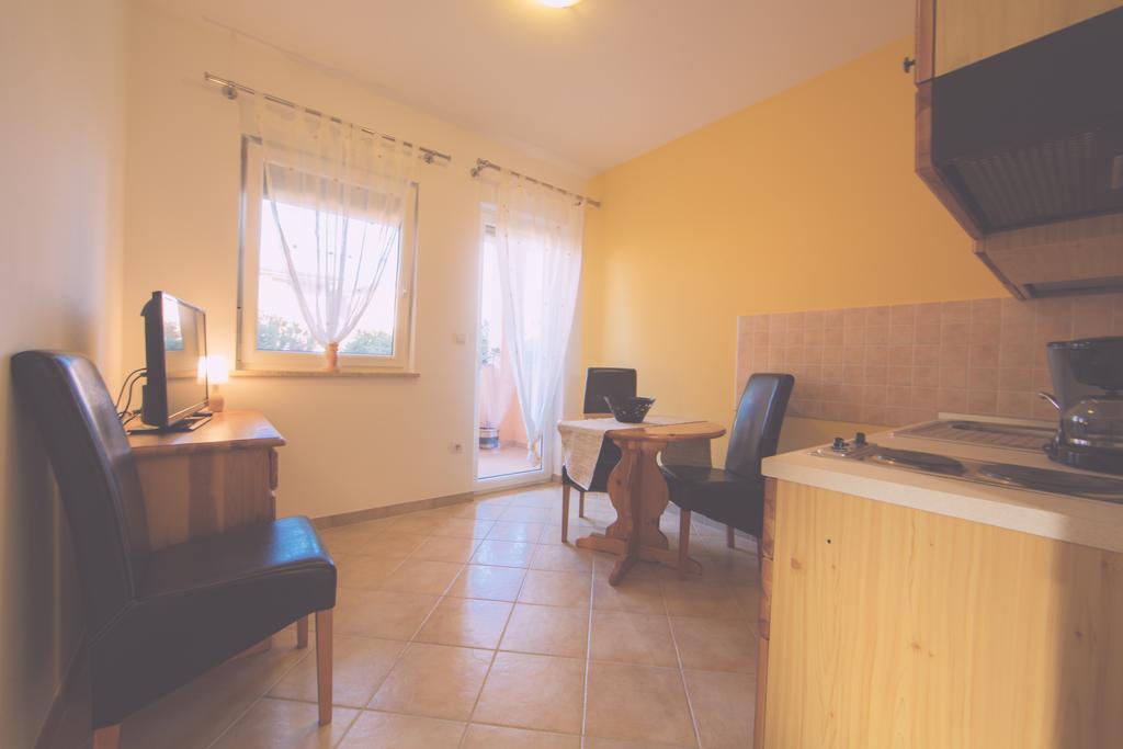 Apartments Meri Ližnjan Cameră foto